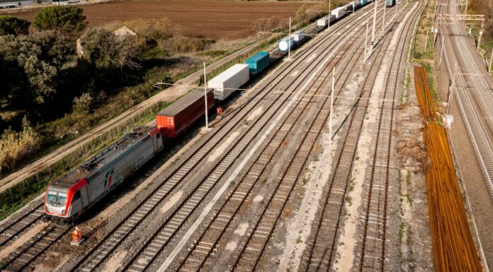 FS Logistix e Logtainer: partono i treni merci dai porti di Genova e Vado verso Verona e Milano