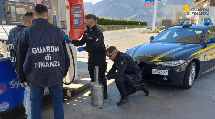 Distributori carburanti, controlli a tappeto in tutta Italia: 18 irregolarità a Frosinone e 10 pompe sotto sequestro in Alto Adige