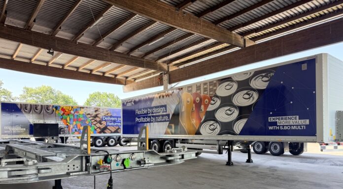 Schmitz Cargobull rinnova il telaio portacontainer: più carico utile, sicurezza e gestione intelligente per l’intermodalità