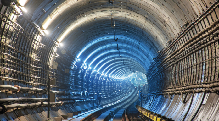 Quando il treno frena, il conto arriva alla strada