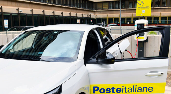 Poste italiane accelera sulla transizione green: 5.000 colonnine nei piccoli centri entro la fine dell’anno