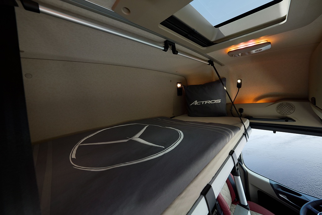 IAA Transportation: 130 Jahre Lkw-Geschichte: Mercedes-Benz Trucks stellt Jubil&auml;umsedition vorIAA Transportation: 130 Years of Truck History: Mercedes-Benz Trucks Presents Anniversary Edition