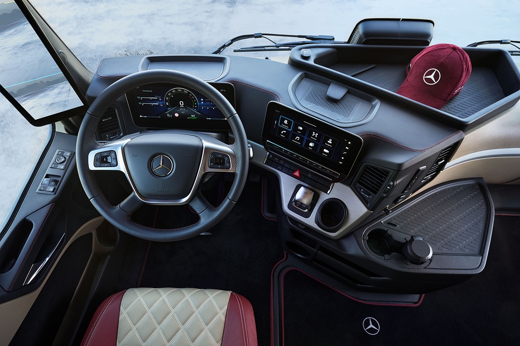 IAA Transportation: 130 Jahre Lkw-Geschichte: Mercedes-Benz Trucks stellt Jubil&auml;umsedition vorIAA Transportation: 130 Years of Truck History: Mercedes-Benz Trucks Presents Anniversary Edition