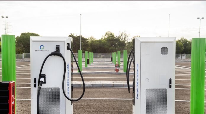 Camion elettrici, a Valencia la ricarica entra nei flussi delle merci: operativo l’hub di PragmaCharge e Prologis