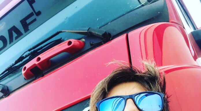 «La passione ruvida di guidare un camion». Anca Acatrinei, camionista prestata al sindacato per rivendicare le ragioni delle donne