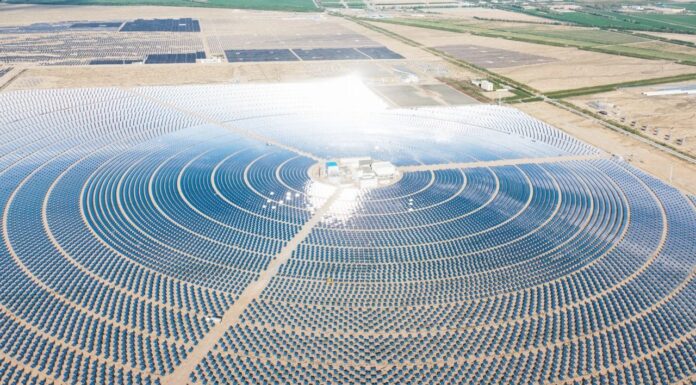 La Cina elettrica: dai pannelli solari ai veicoli, la nuova filiera dell’energia